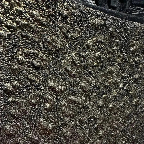 Alice + Olivia Black and Gold Metallic Long Sleeve Fitted Dress size 6 - Picture 10 of 11